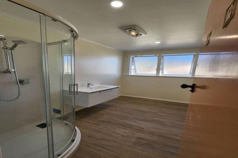 Photo of property in 66-68 Waihora Crescent, Waitangirua, Porirua, 5024