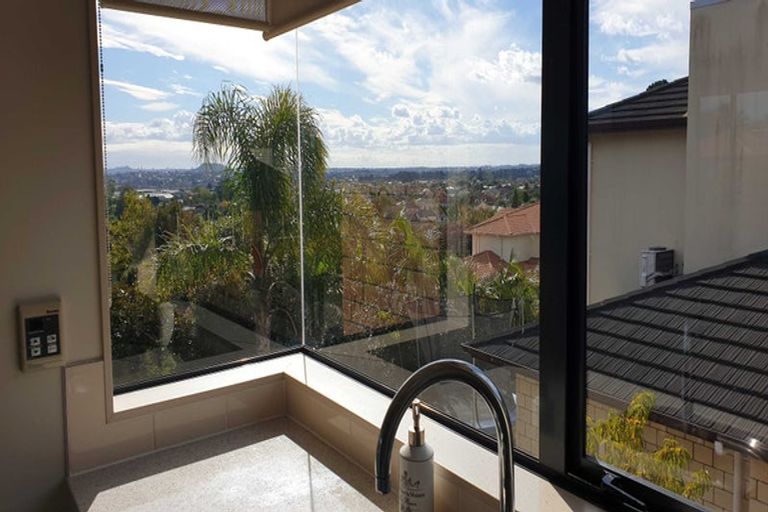 Photo of property in 24 Armstrong Farm Drive, East Tamaki Heights, Auckland, 2016