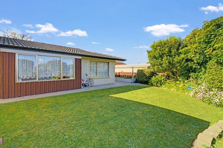 Photo of property in 2/18 Glengowan Place, Conifer Grove, Takanini, 2112