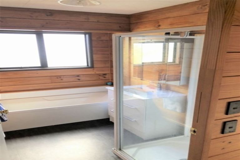 Photo of property in 64 Bassett Road, Johnsonville, Wellington, 6037