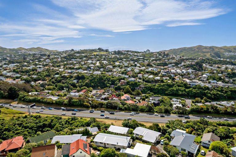 Photo of property in 5 Brydon Way, Paparangi, Wellington, 6037