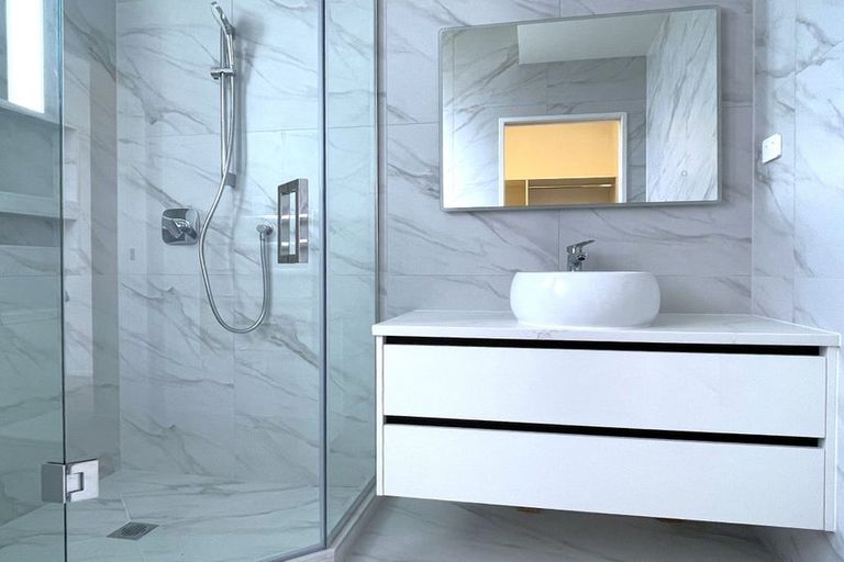 Photo of property in 84 Station Road, Kumeu, 0891