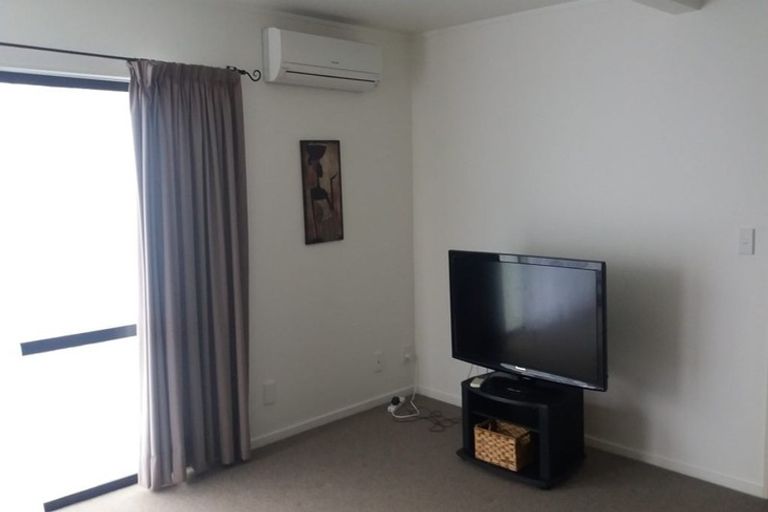 Photo of property in 3 Nadine Place, Mangere Bridge, Auckland, 2022
