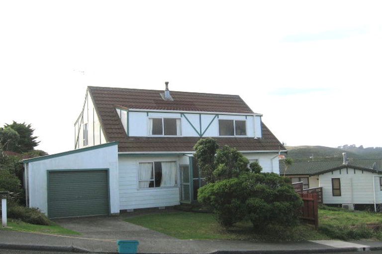 Photo of property in 5a Sunhaven Drive, Newlands, Wellington, 6037