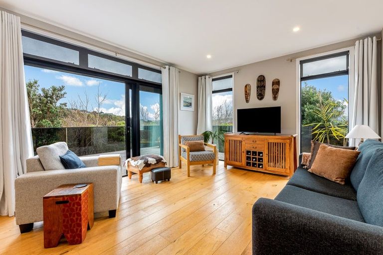 Photo of property in 66a Exploration Way, Whitby, Porirua, 5024
