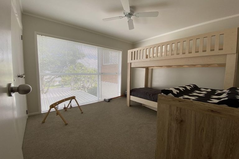 Photo of property in 2/22 Tui Glen Road, Birkenhead, Auckland, 0626