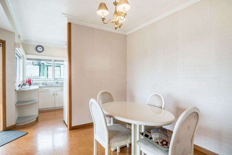 Photo of property in 314 East Coast Road, Forrest Hill, Auckland, 0620