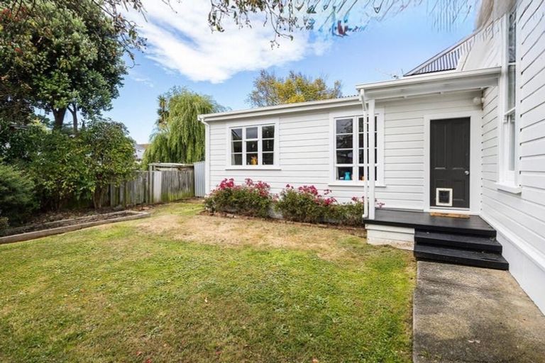 Photo of property in 23 Royal Crescent, Saint Kilda, Dunedin, 9012