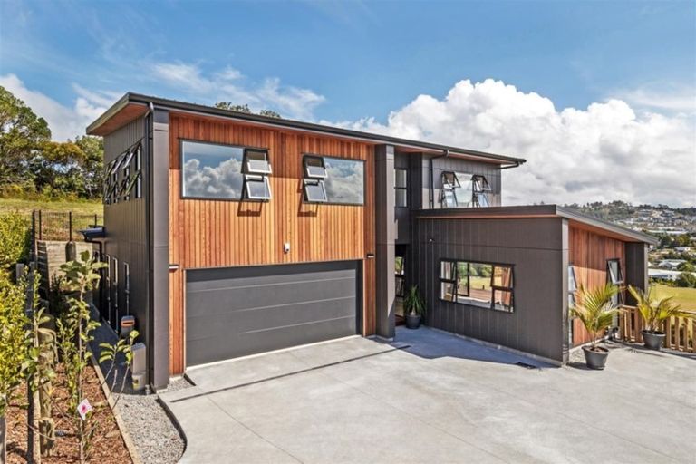 Photo of property in 10 Waititiro Rise, Stanmore Bay, Whangaparaoa, 0932