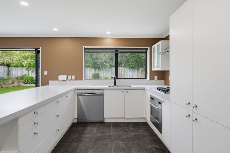 Photo of property in 72 Geneva Terrace, Kelvin Grove, Palmerston North, 4414