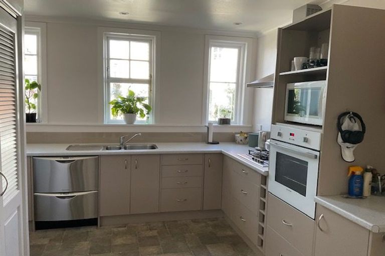 Photo of property in 14 Selwyn Terrace, Thorndon, Wellington, 6011