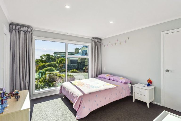 Photo of property in 156 Field Way, Waikanae Beach, Waikanae, 5036
