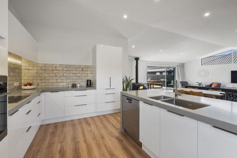 Photo of property in 42 Stratford Drive, Mount Pisa, Cromwell, 9383