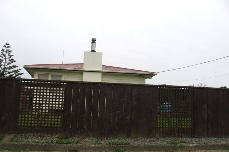 Photo of property in 4 Tararua Terrace, Cloverlea, Palmerston North, 4412