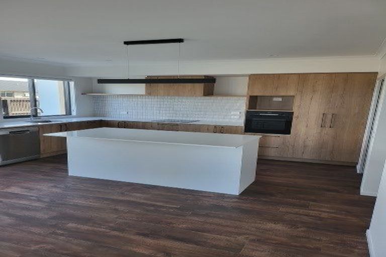 Photo of property in 2 Atutahi Lane, Papamoa Beach, 3118