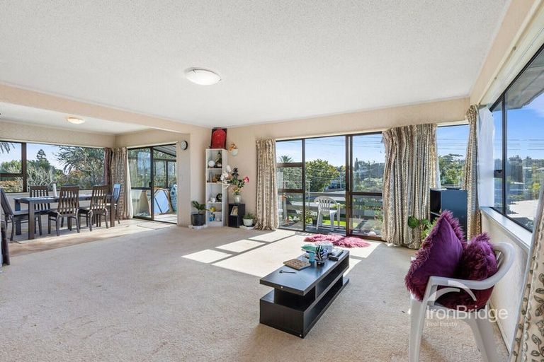 Photo of property in 1/283 Glenfield Road, Glenfield, Auckland, 0629