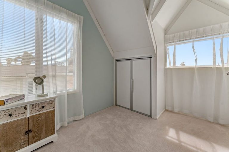 Photo of property in 2/19 Flanshaw Road, Te Atatu South, Auckland, 0610