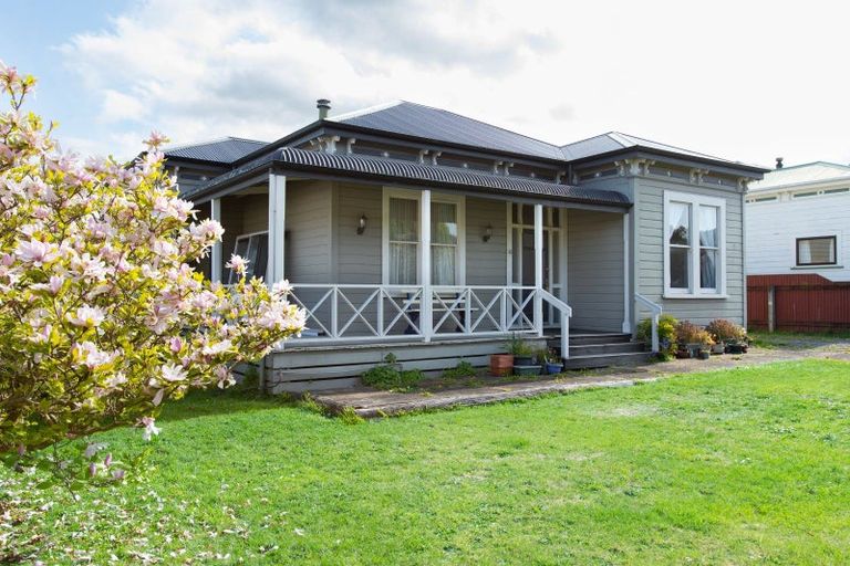 Photo of property in 12 Grant Street, Dannevirke, 4930