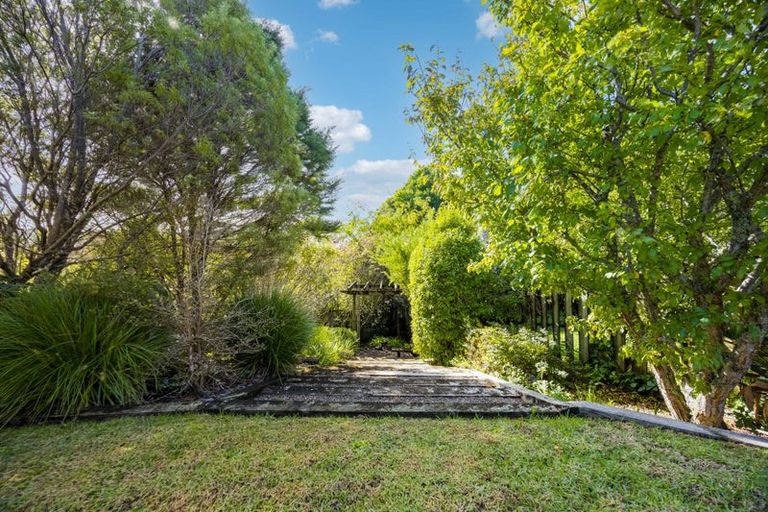 Photo of property in 30 Roberta Crescent, Orewa, 0931