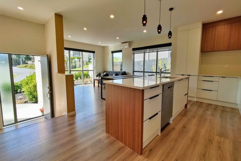 Photo of property in 120 Parkview Drive, Gulf Harbour, Whangaparaoa, 0930