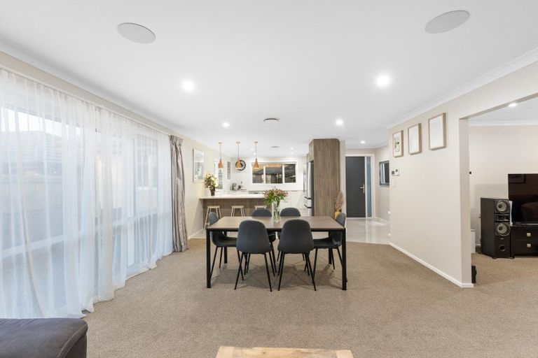 Photo of property in 4 Cyprus Place, Fitzherbert, Palmerston North, 4410