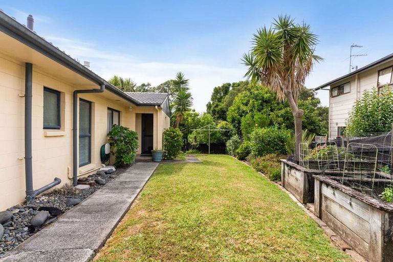Photo of property in 20 John Downs Drive, Browns Bay, Auckland, 0630