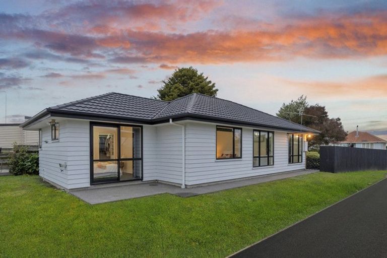 Photo of property in 72 Bower Avenue, New Brighton, Christchurch, 8083