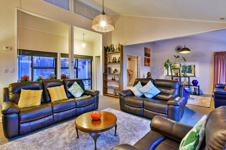 Photo of property in 9 Hazeldene Place, Opaheke, Papakura, 2113