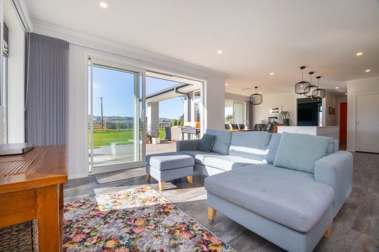 Photo of property in 1 Ashgrove Lane, Ashhurst, Palmerston North, 4470