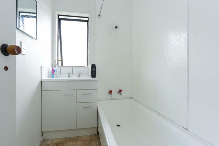 Photo of property in 114 Duchess Crescent, Mayfair, Hastings, 4122