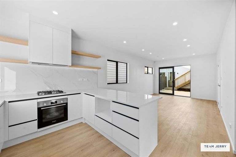 Photo of property in 30 Whare Kauri Road, Papakura, 2110