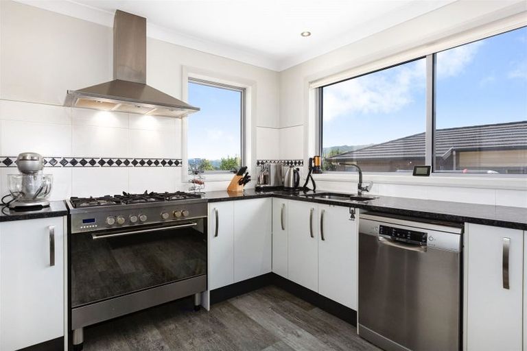 Photo of property in 31 Paparoa Crescent, Aotea, Porirua, 5024