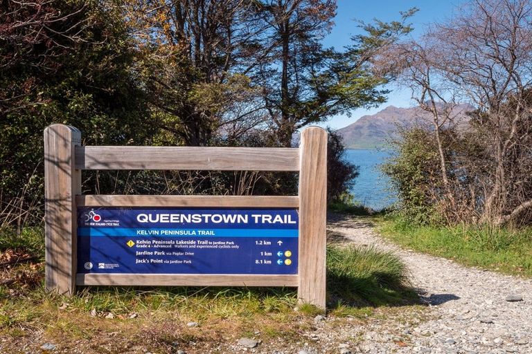 Photo of property in 64 Cedar Drive, Kelvin Heights, Queenstown, 9300