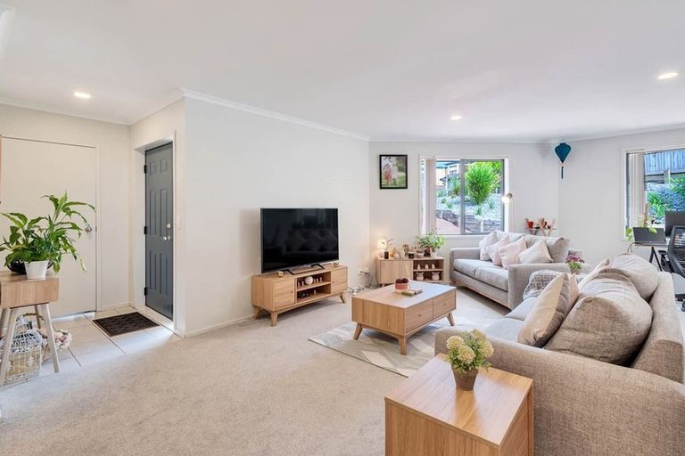 Photo of property in 15 San Pedro Place, Henderson, Auckland, 0612