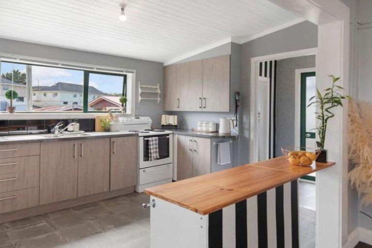 Photo of property in 18 Puriri Street, Gonville, Whanganui, 4501