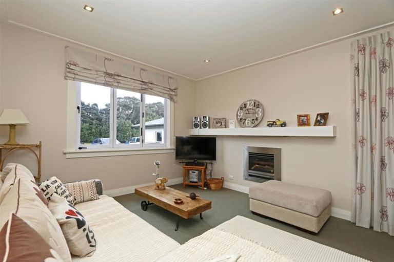 Photo of property in 5 Layard Street, Opunake, 4616