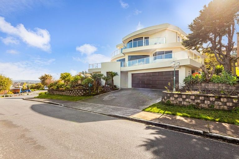 Photo of property in 9 Brigantine Drive, Beach Haven, Auckland, 0626