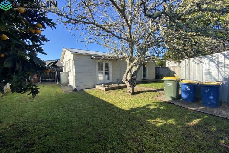 Photo of property in 27 Rimu Street, New Lynn, Auckland, 0600