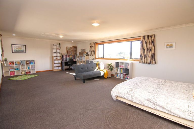Photo of property in 7 Alpine Grove, Kelvin Grove, Palmerston North, 4414