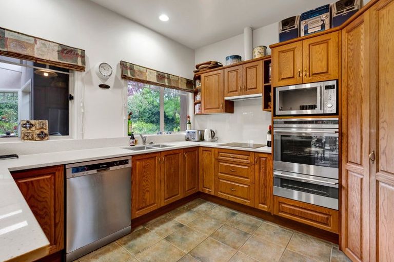 Photo of property in 26 Shelter Grove, Frankleigh Park, New Plymouth, 4310