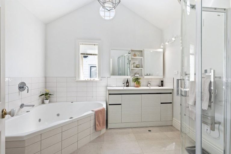 Photo of property in 12b Hobson Street, Thorndon, Wellington, 6011