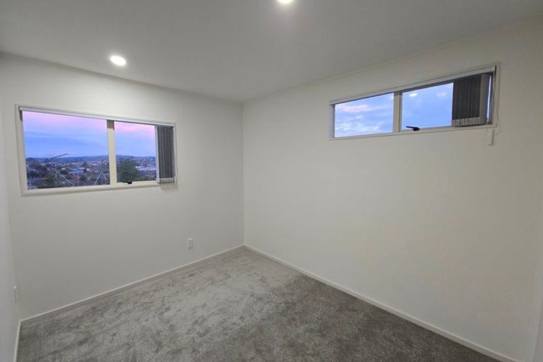 Photo of property in 2/9 Kells Place, Botany Downs, Auckland, 2010