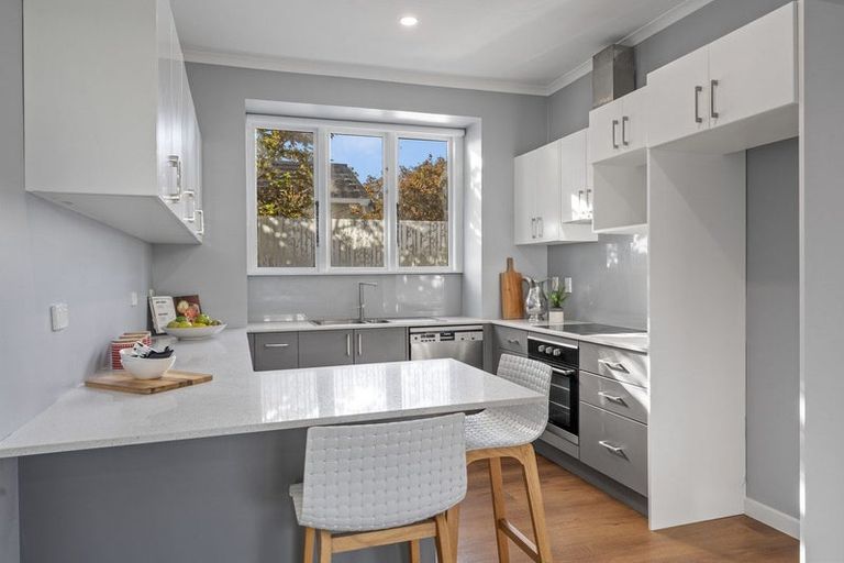 Photo of property in 100 Retreat Road, Avonside, Christchurch, 8061