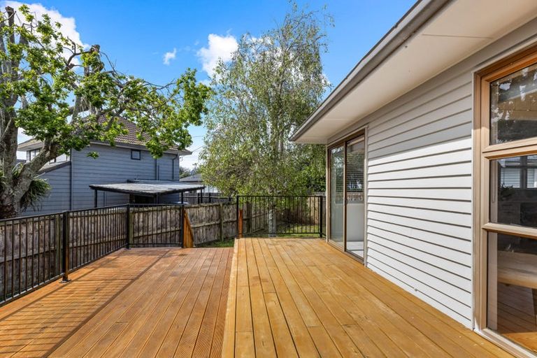 Photo of property in 1/222 Beach Haven Road, Beach Haven, Auckland, 0626