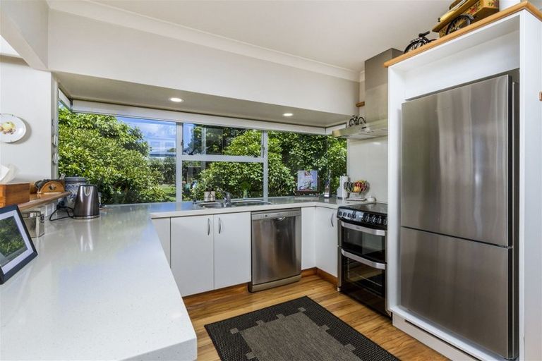 Photo of property in 72 Ocean View Road, Northcote, Auckland, 0627