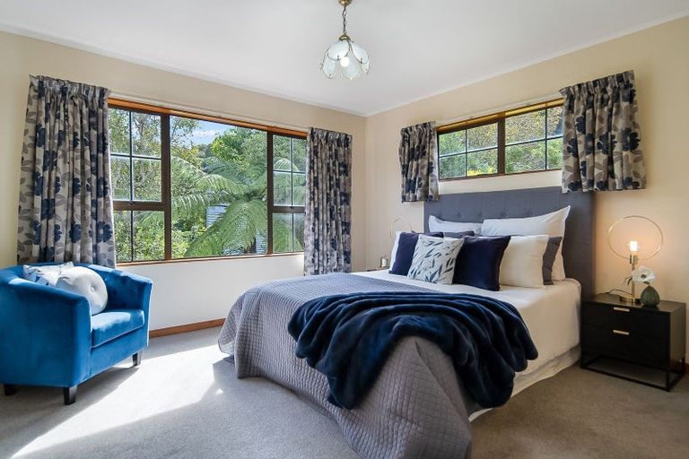 Photo of property in 5 Thatcher Crescent, Crofton Downs, Wellington, 6035