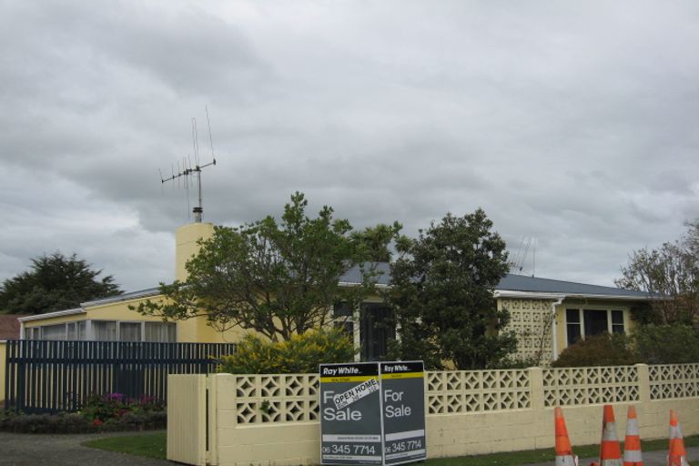 Photo of property in 1 Plunket Street, Durie Hill, Whanganui, 4500