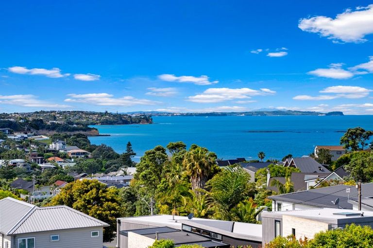 Photo of property in 18 Montgomery Avenue, Rothesay Bay, Auckland, 0630