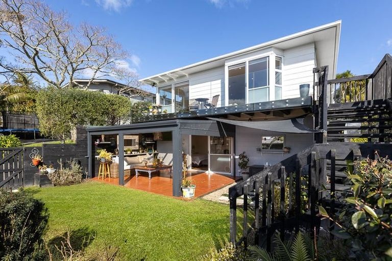 Photo of property in 1/4 Holt Avenue, Torbay, Auckland, 0630
