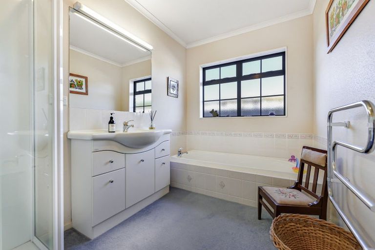 Photo of property in 10 Guildford Place, Rototuna North, Hamilton, 3210